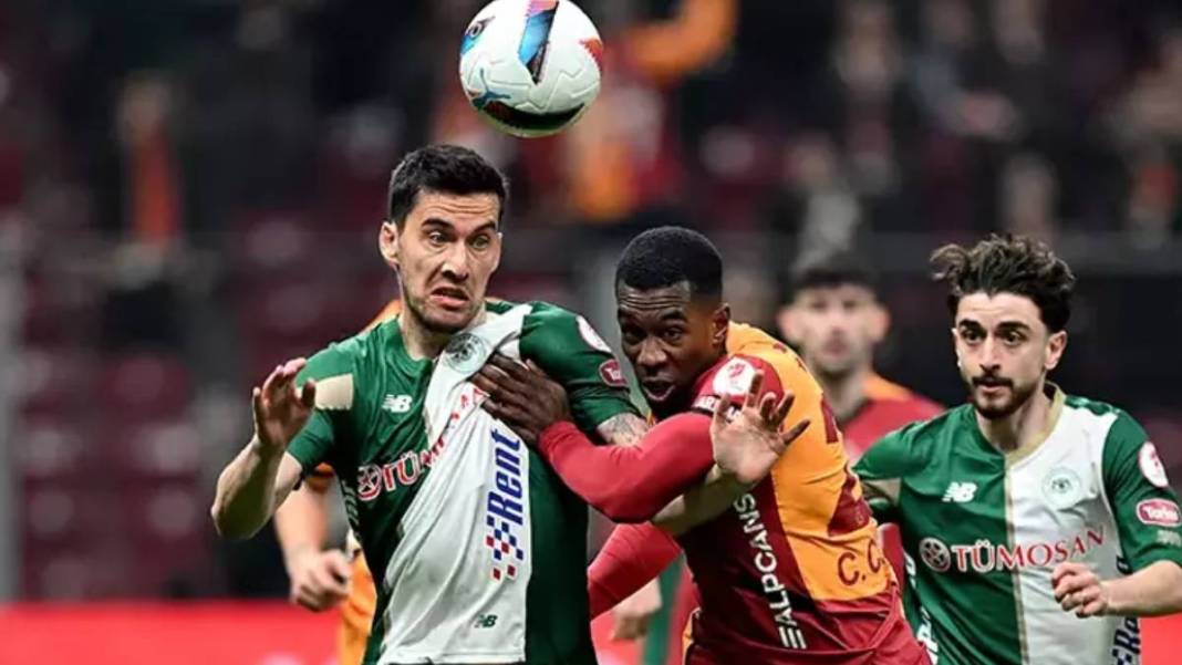 Galatasaray'da henüz imzası kurumamıştı! Okan Buruk Cuesta'nın yerine 2000'li yıldızı getiriyor. Hayırlı uğurlu olsun 2